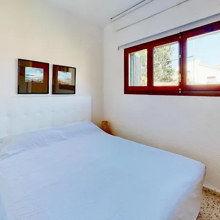 Pilar Villa L'Ampolla