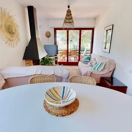 Pilar Villa *