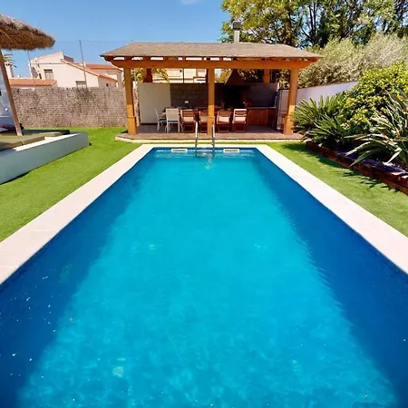 Pilar Villa *